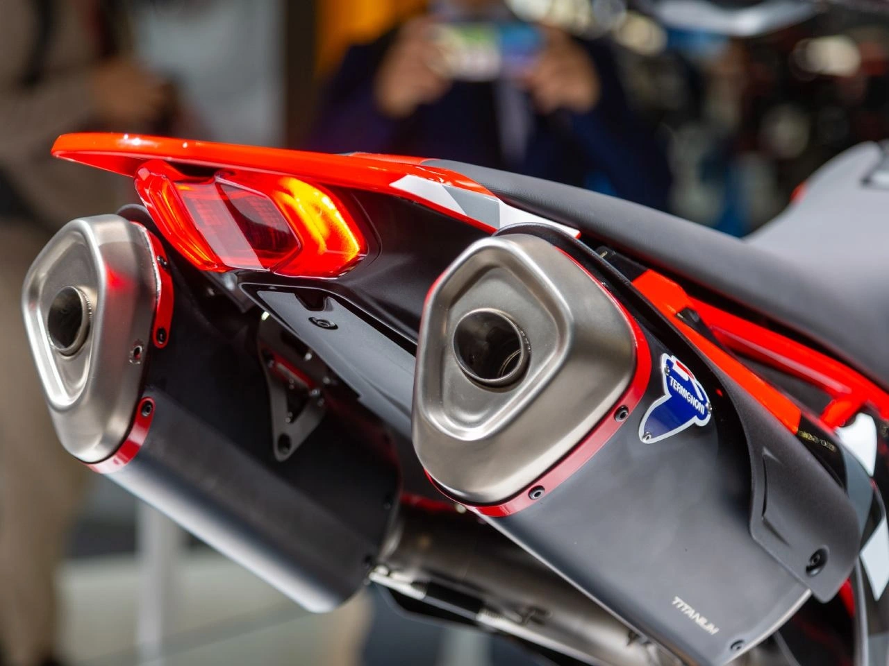 Ducati Hypermotard 698 6