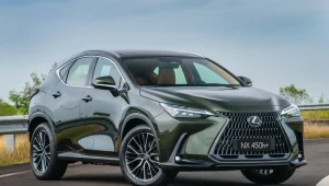 O Lexus NX 450h+ oferece flexibilidade, desempenho bom e consumo de gasolina bastante razoável
