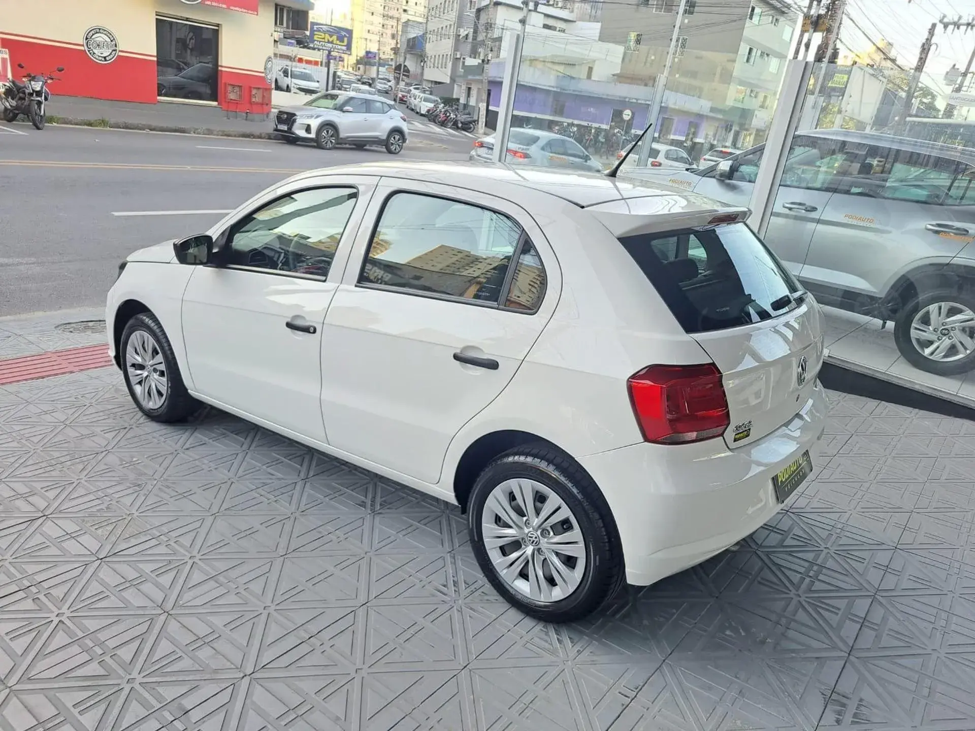 Volkswagen Gol Básico (2)