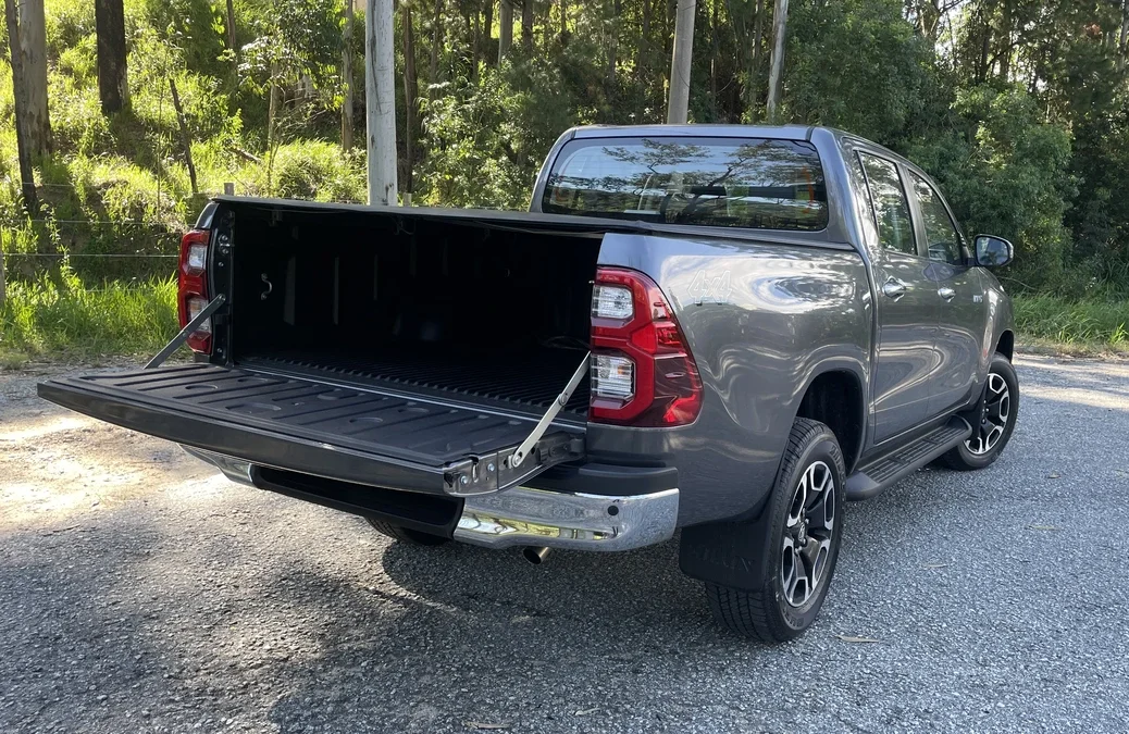 Toyota Hilux SRX
