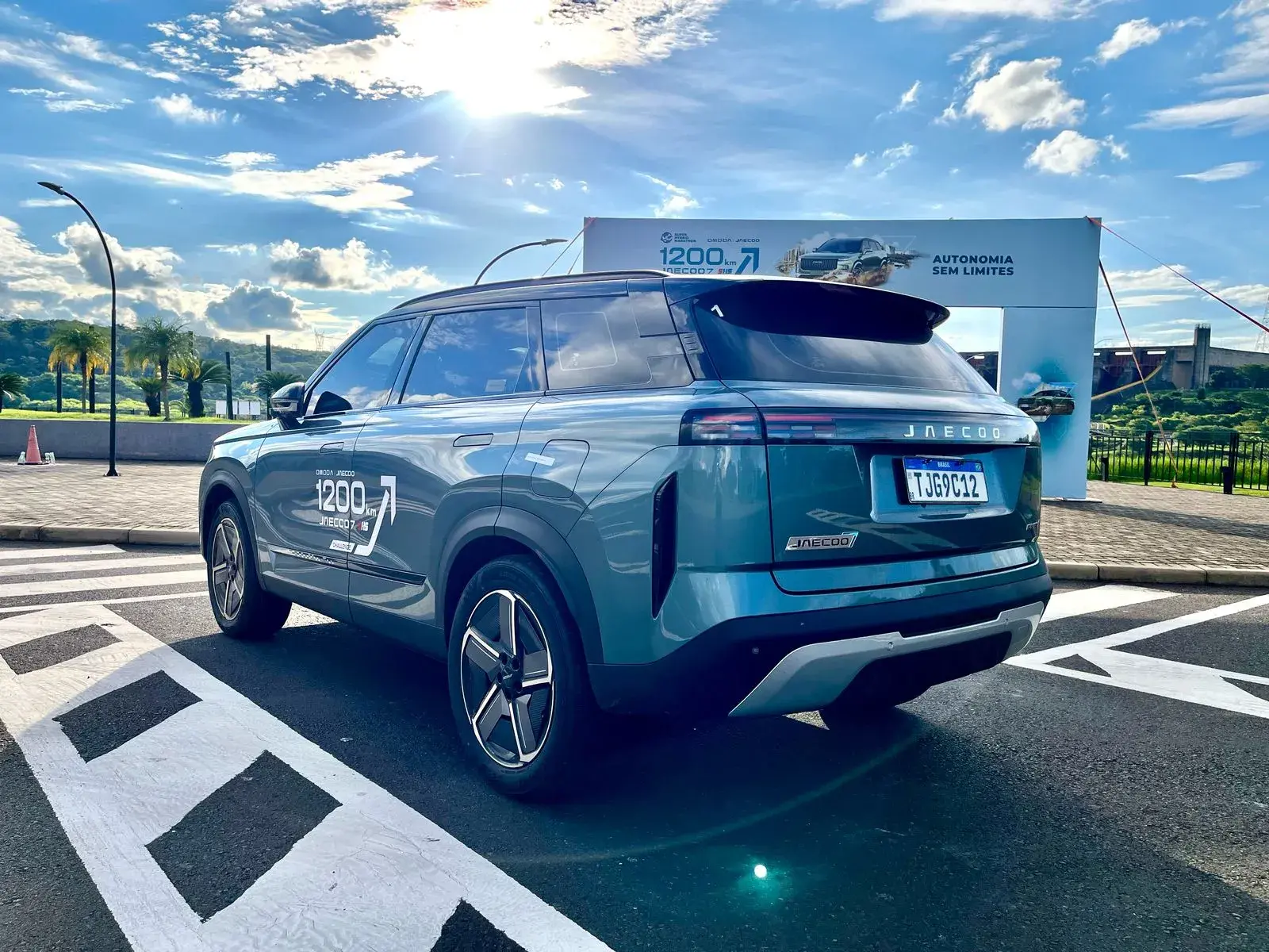 SUV híbrido plug-in Jaecoo 7 SHS com foco em tecnologia de bateria