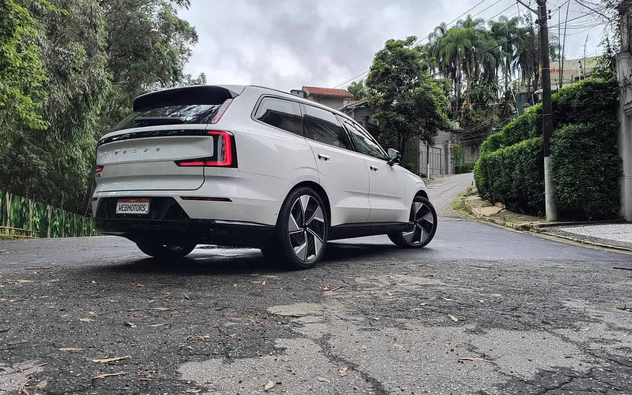 Volvo Ex90 (1)