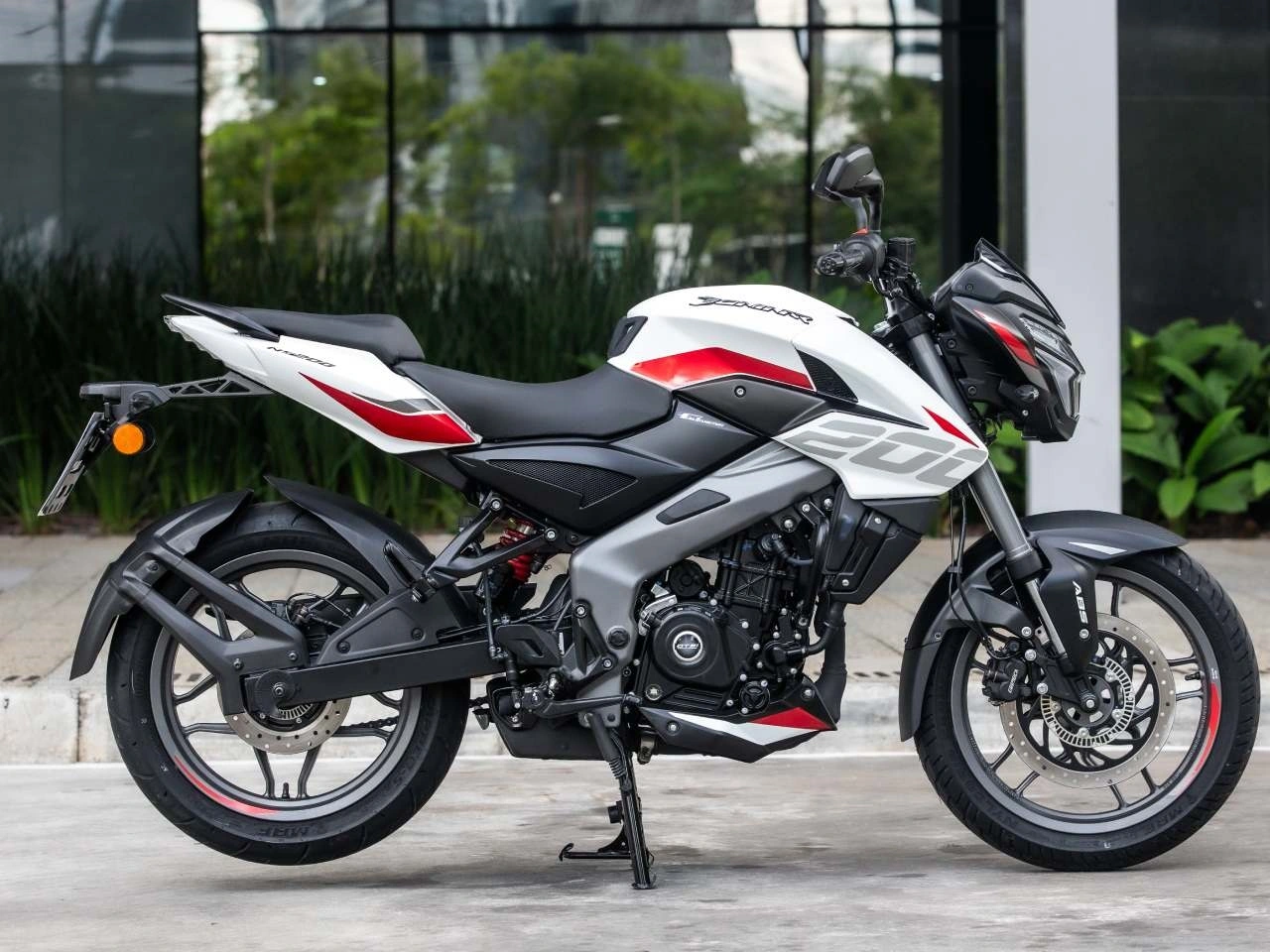 Bajaj Dominar 200 5