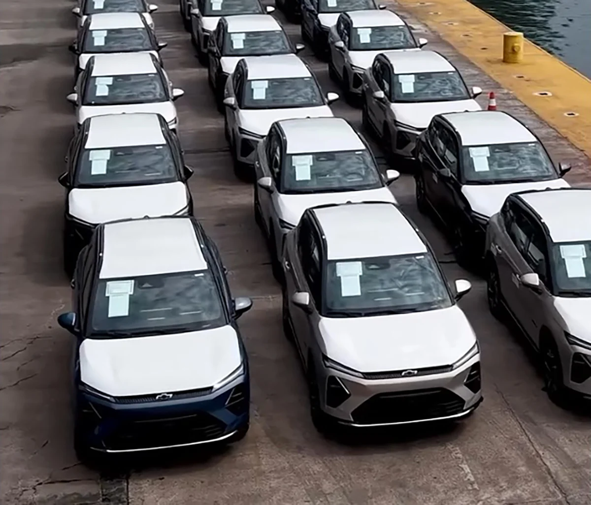 Chevrolet Captiva no porto