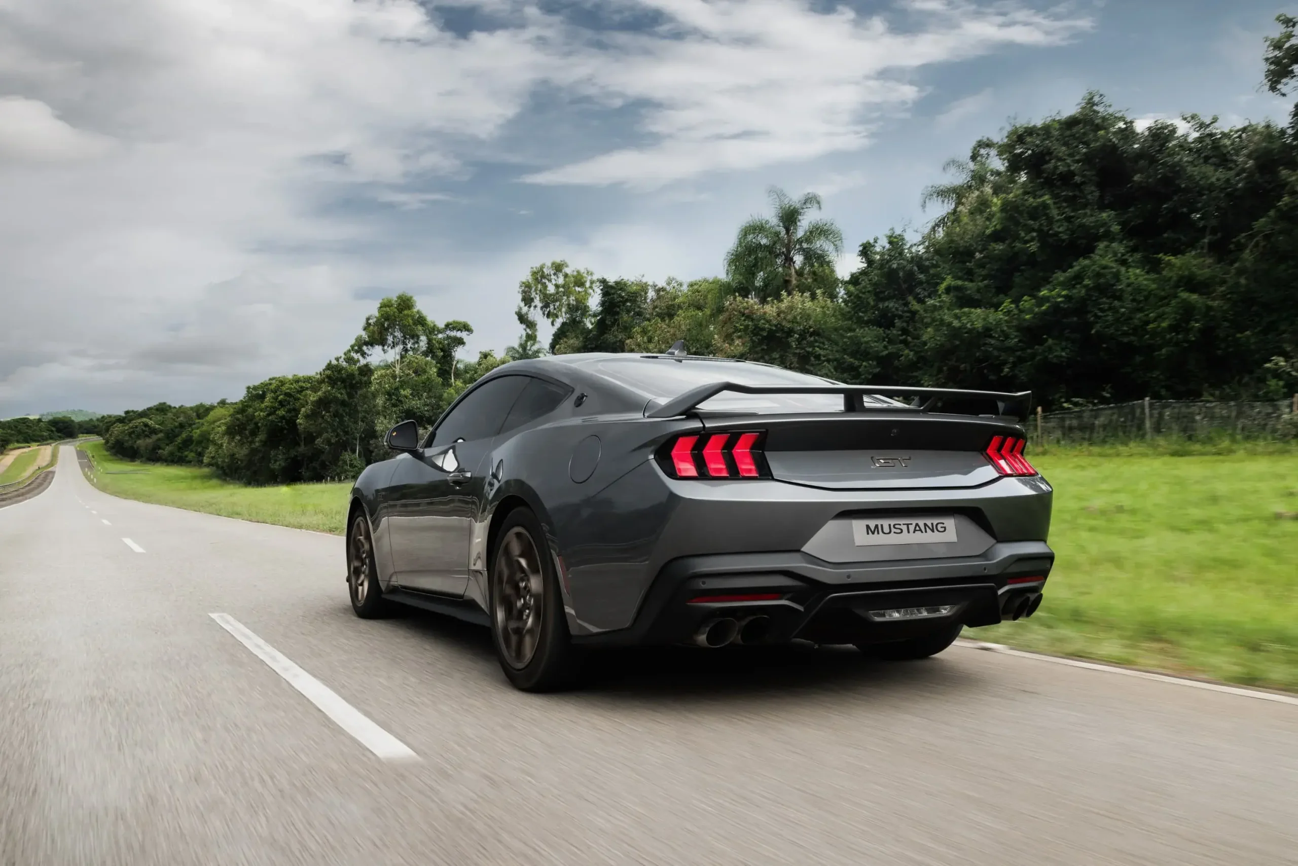 Mustang Mt Dinâmicas (11)