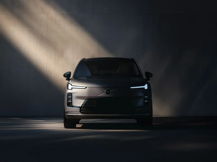 Volvo XC70 volta como híbrido com alcance absurdo