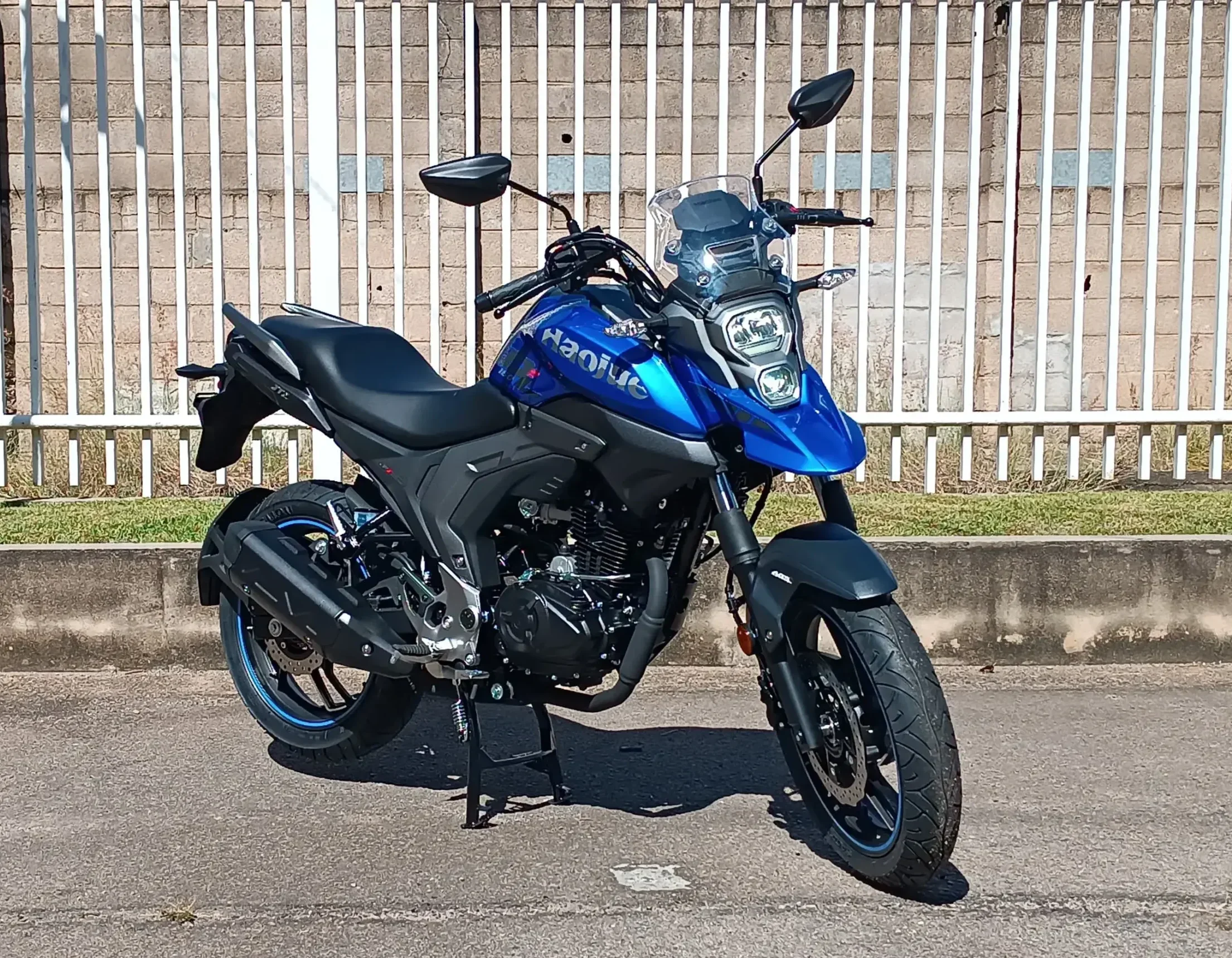 A Haojue DL 160 te,m visual modernoso, desempenho surpreendente e ótimo conjunto