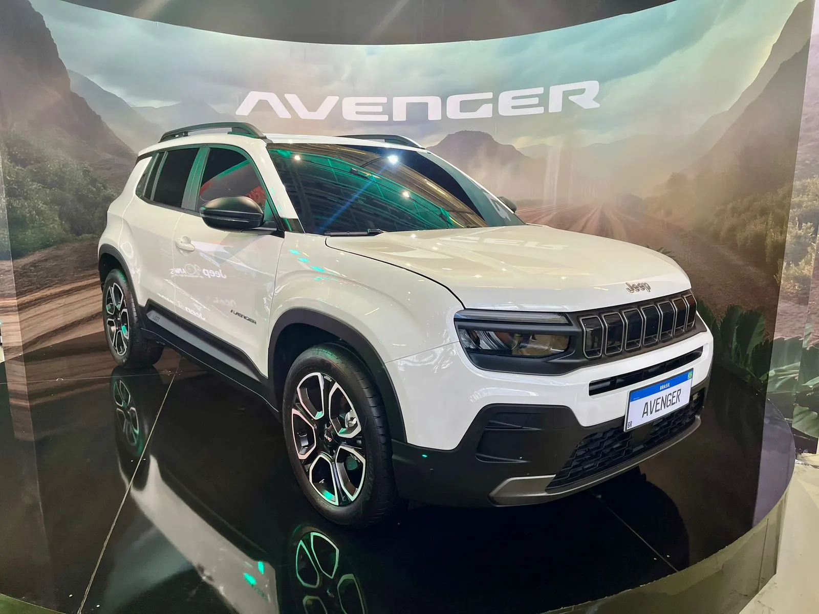 O Avenger chega em 2026 para ser o menor SUV da Jeep
