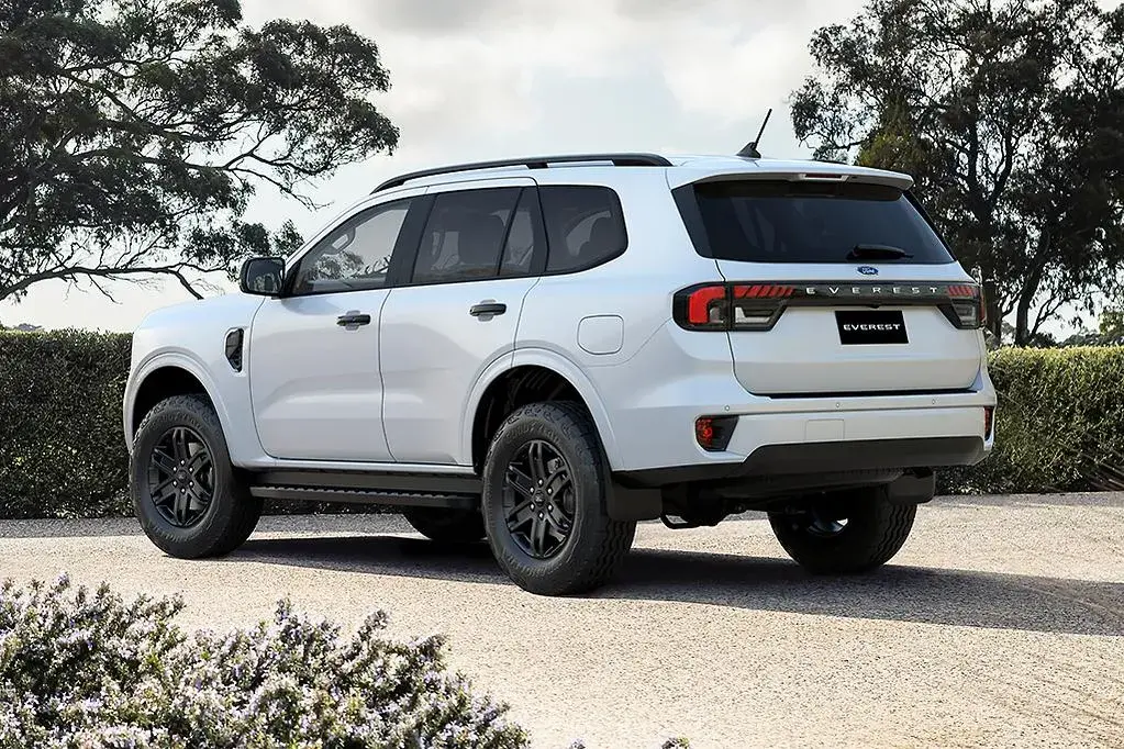 Ford Everest Black Edition In Alabaster White Pealescent Rear 3qtr