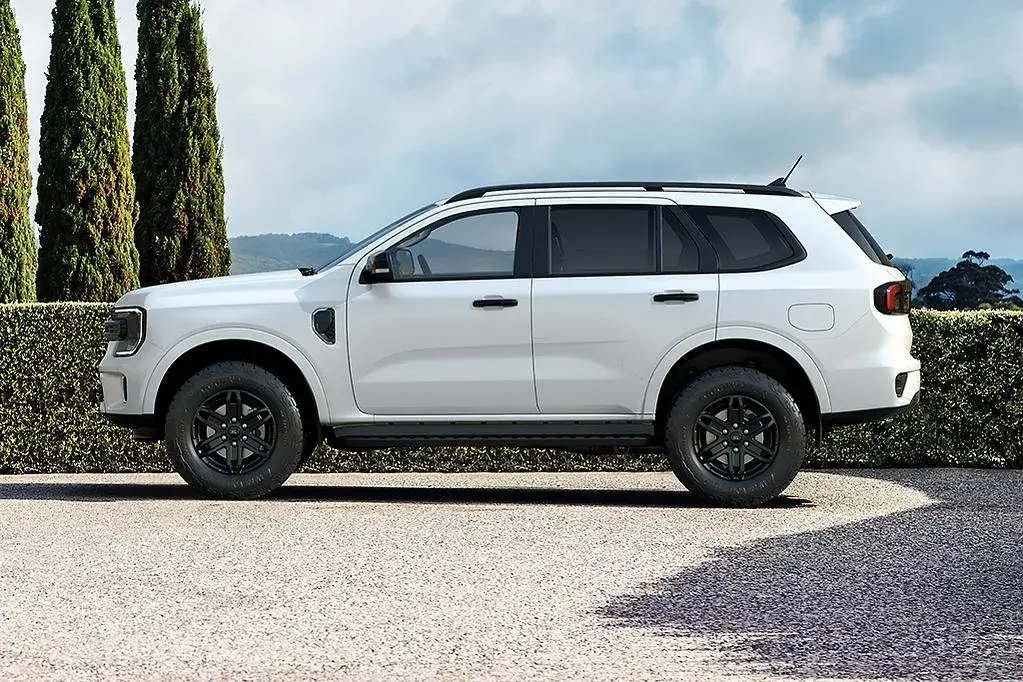 Ford Everest Black Edition In Alabaster White Pealescent Side