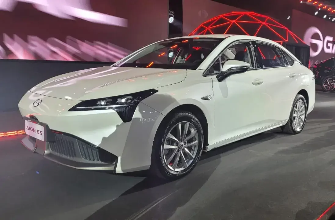 Aion Es é um dos carros elétricos mais baratos do Brasil