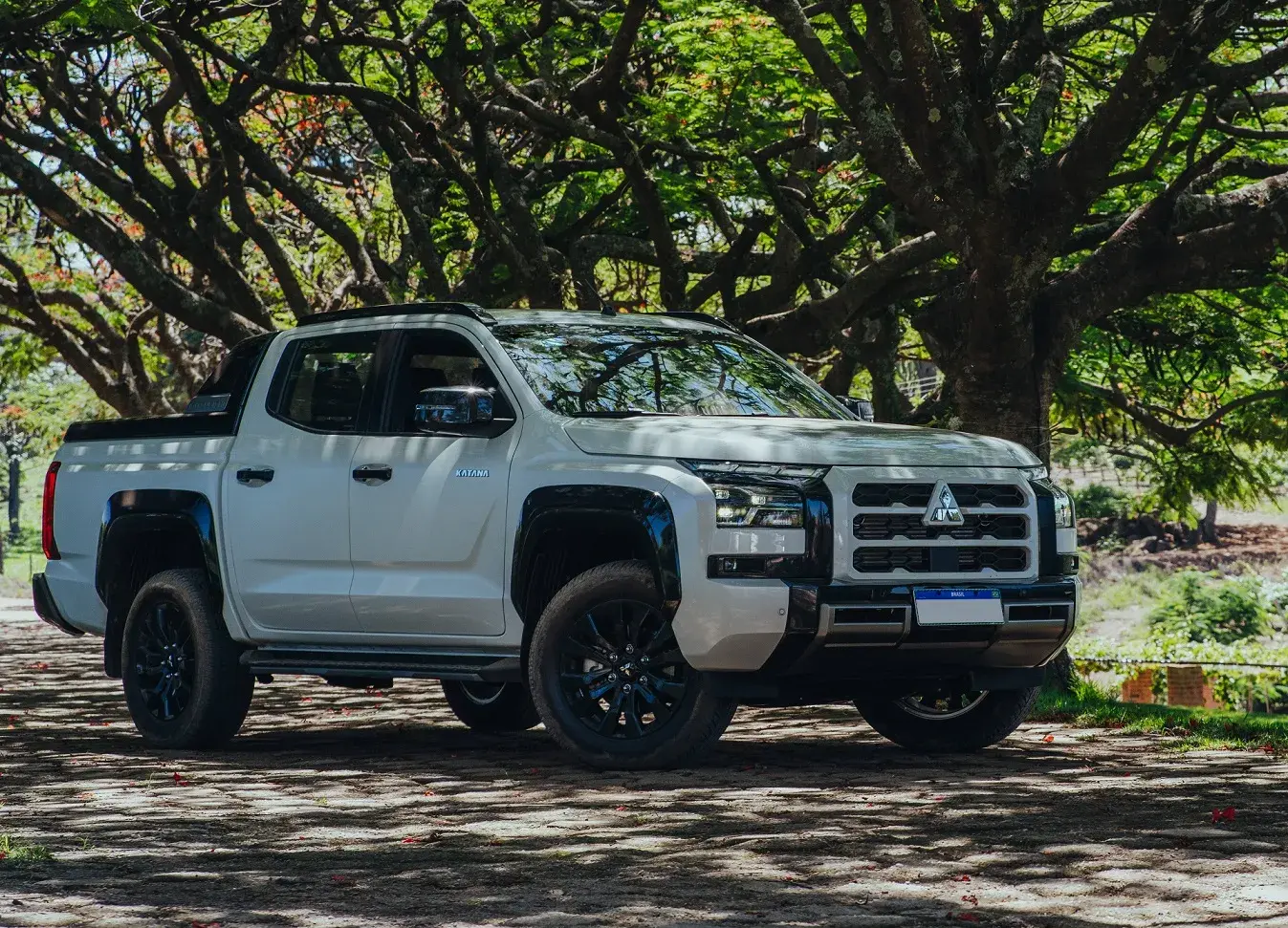 A Mitsubishi Triton tem 5,36 m de comprimento, 3,13 m de largura, 1,81 m de altura