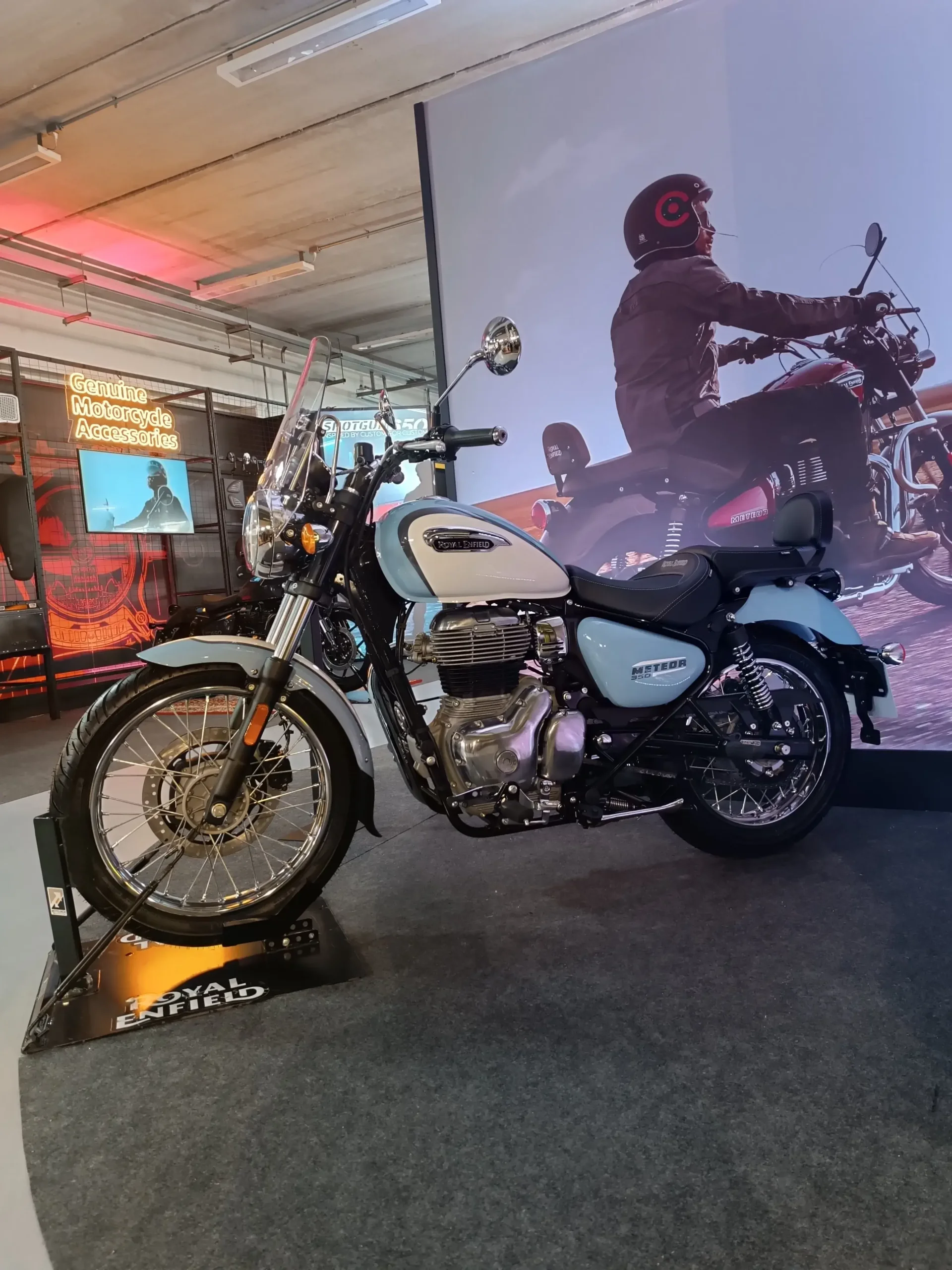 Royal Enfield Classic 350 Aurora Blue 1