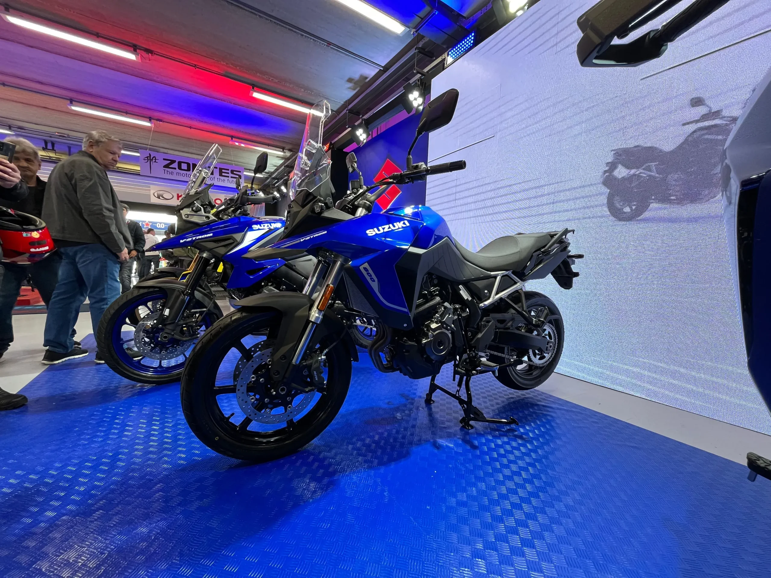 Suzuki V Strom 800 (1)