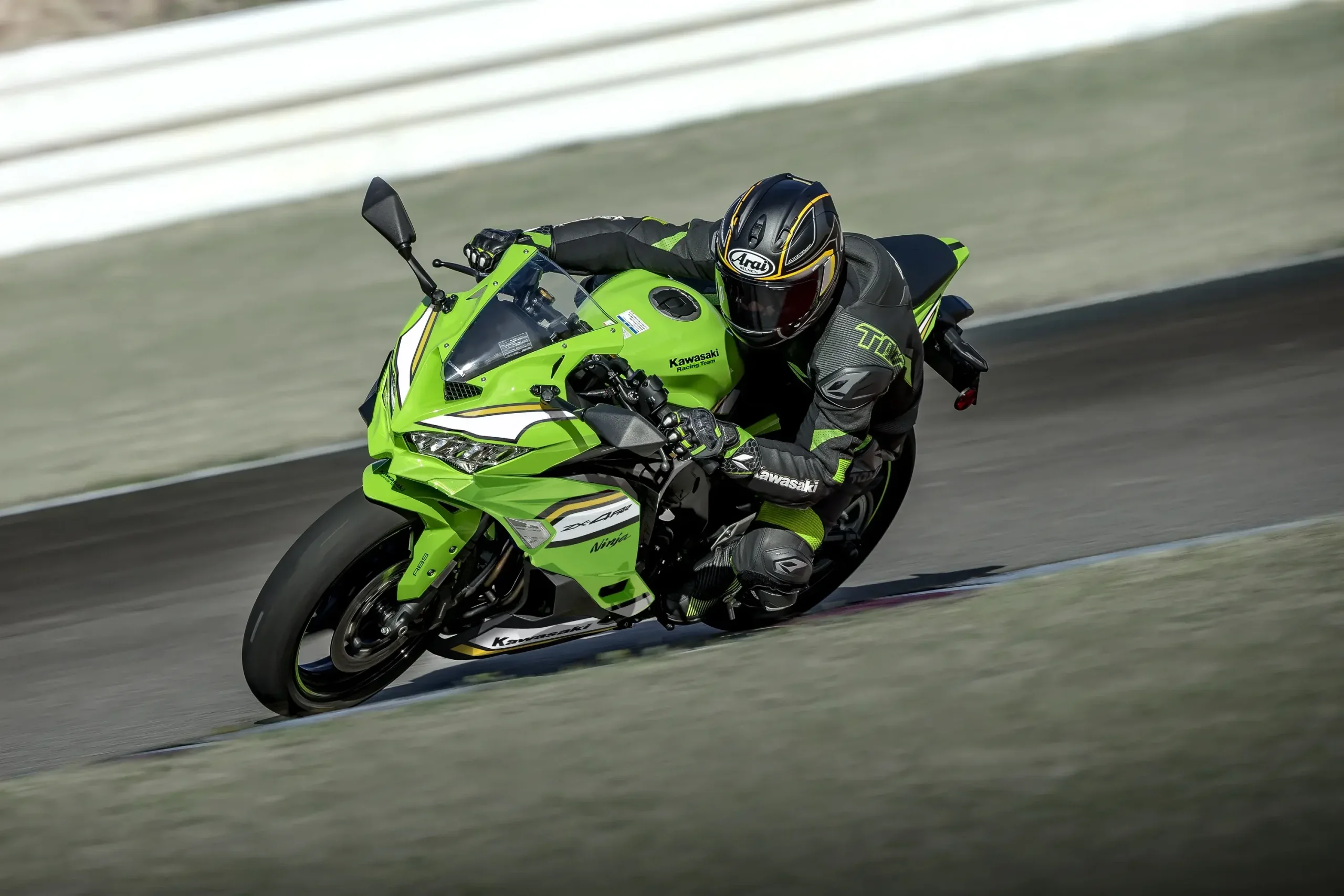 Kawasaki Ninja ZX-4RR: tamanho não é documento