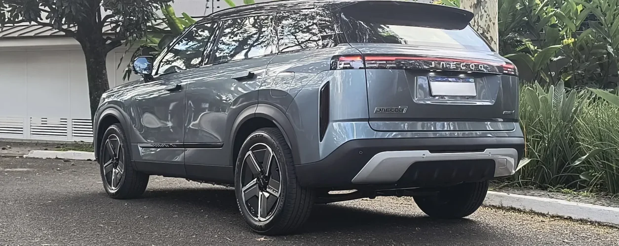 As arrancadas e retomadas do SUV híbrido Jaecoo 7 são convincentes e o preço de R$ 249.990 é competitivo