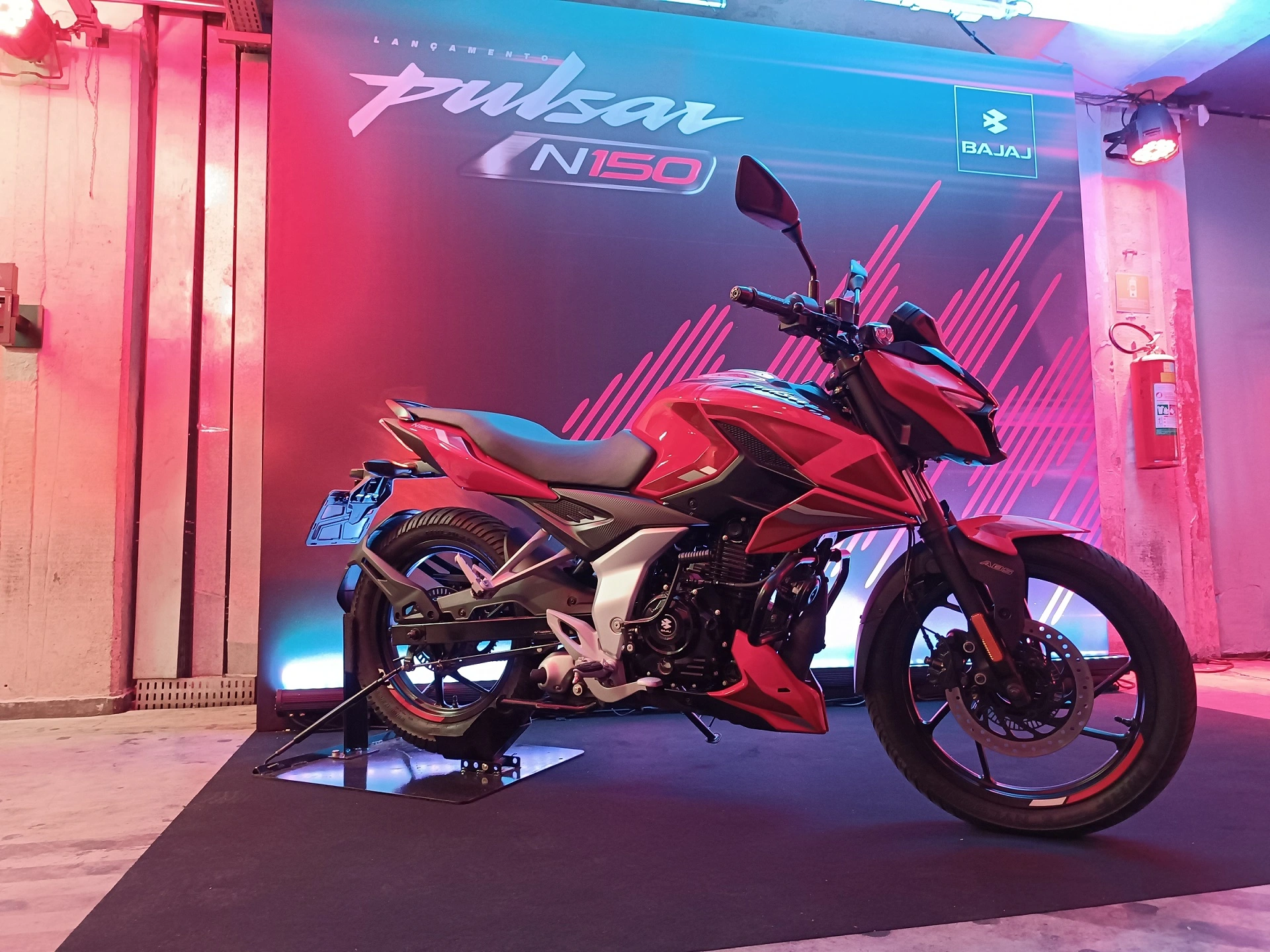 Bajaj Pulsar N150 1
