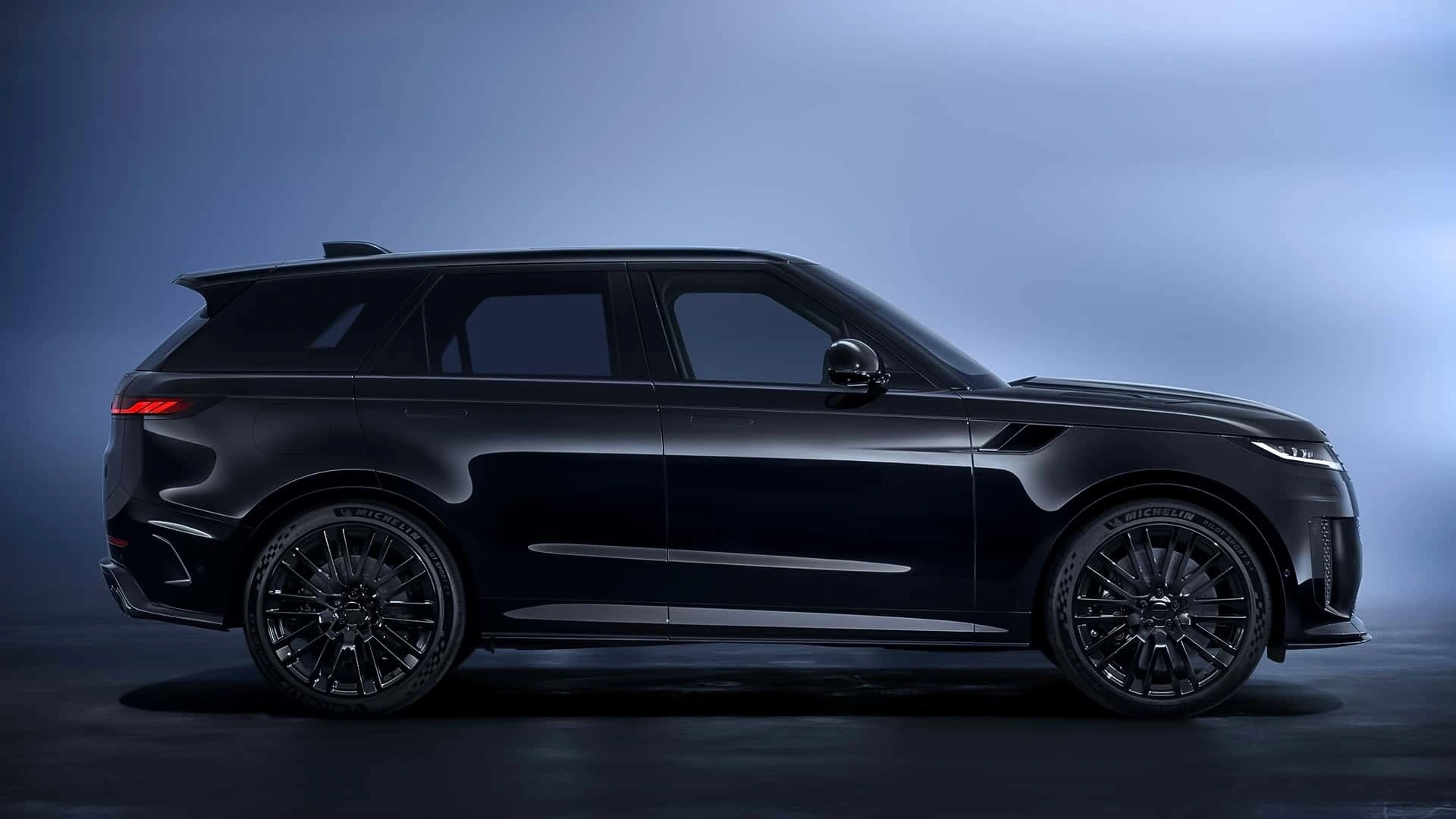 Range Rover Sport mostra o lado negro da força