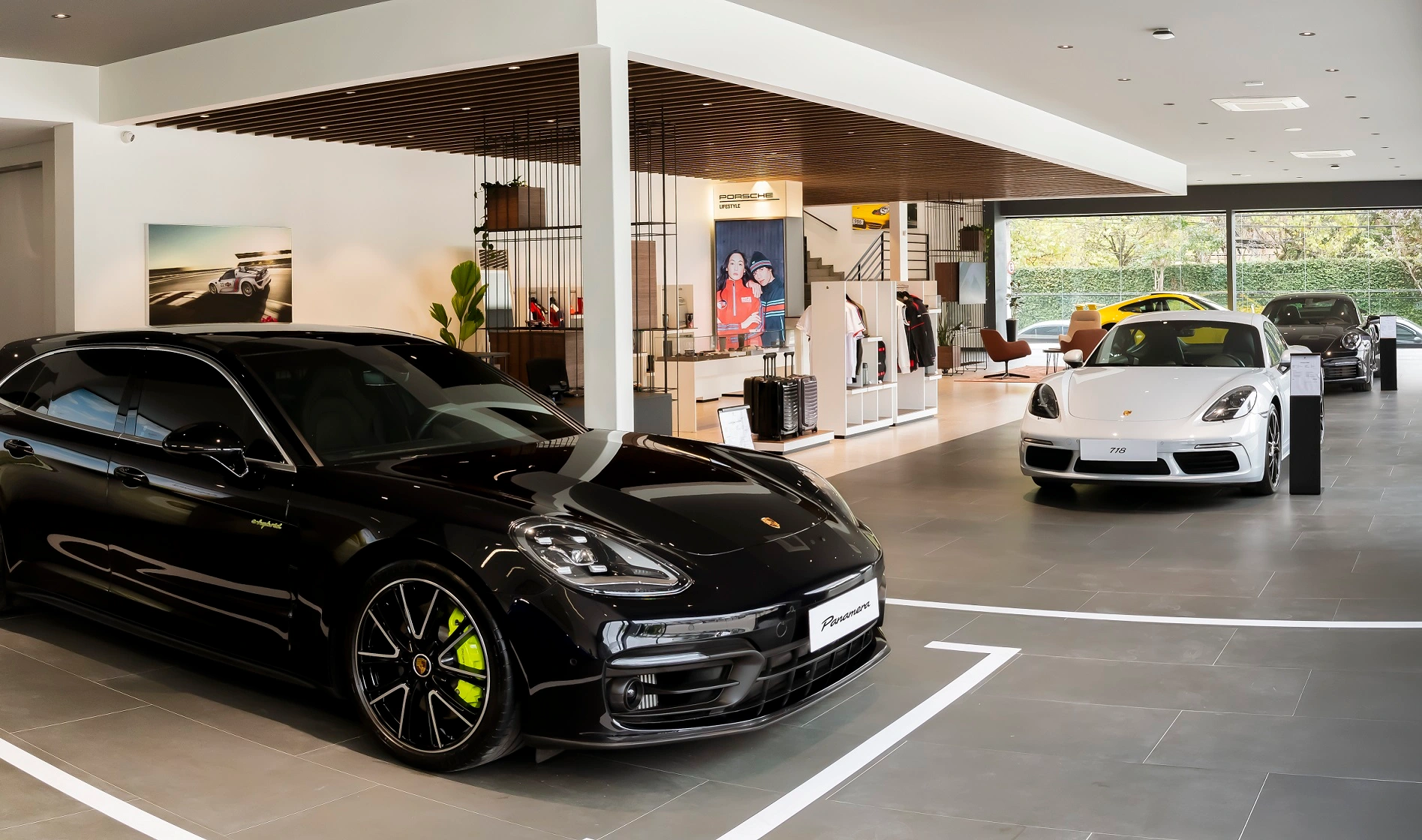 Porsche Center 2