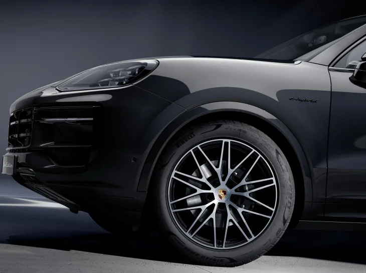 Taycan e Cayenne ganham série Black Edition