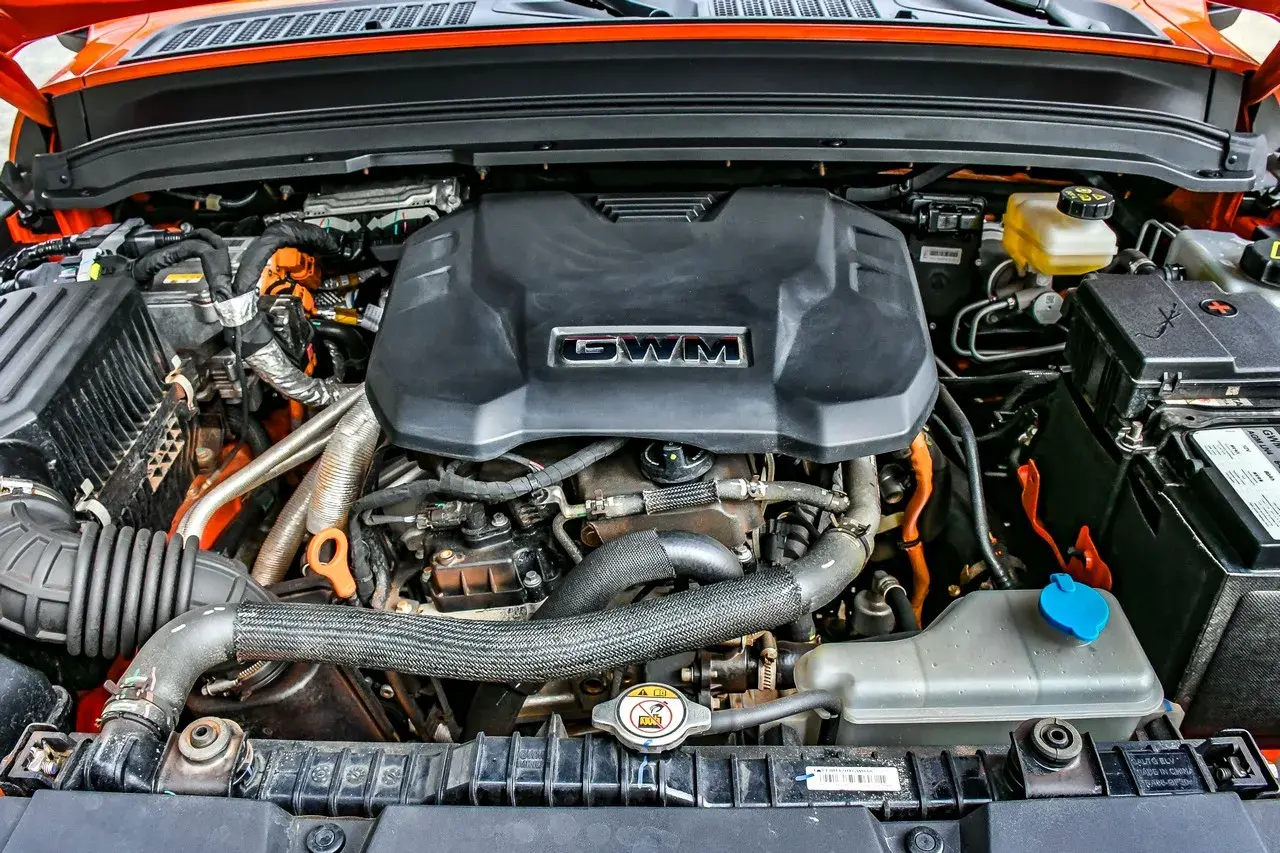A propulsão híbrida do GWM Tank 300 entrega 394 cv de potência e 76,4 kgfm de torque