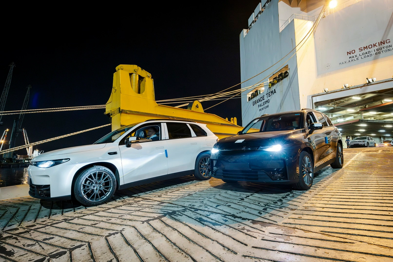 Modelos Leapmotor C10 e B10 acabam de chegar ao porto no Brasil 