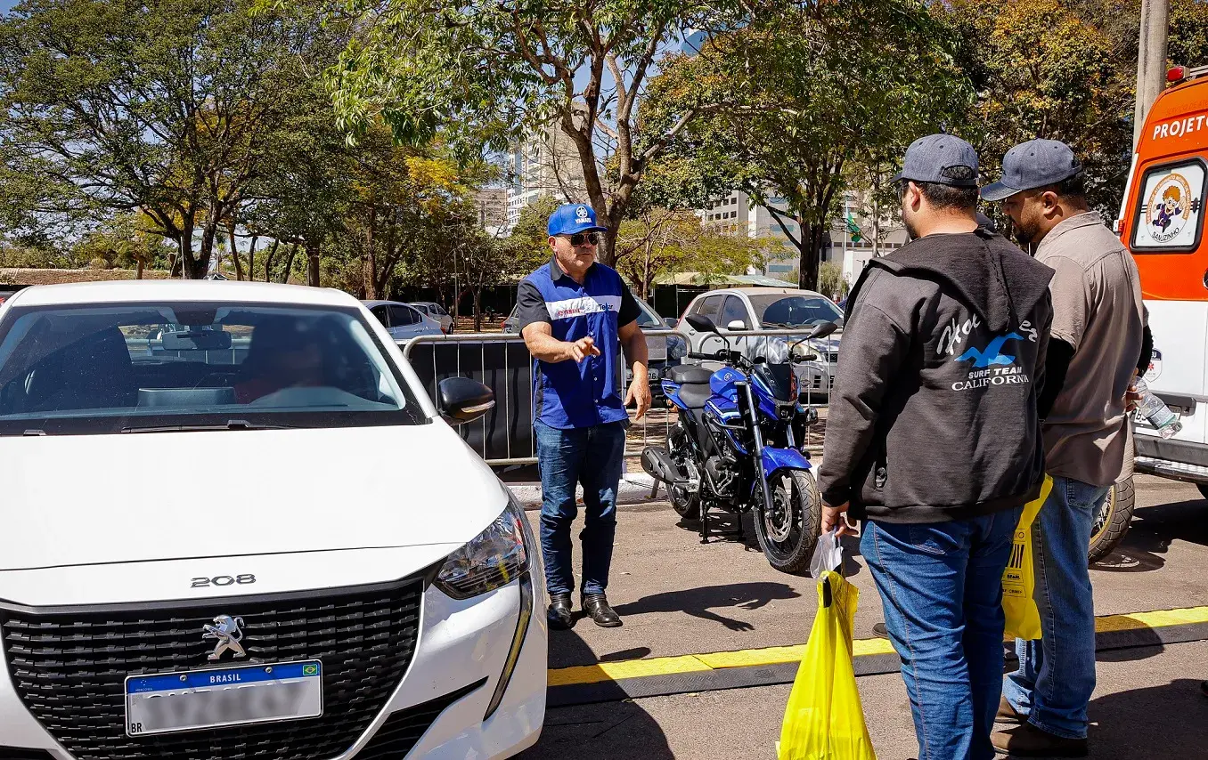 Abraciclo faz campanha educativa para motociclistas