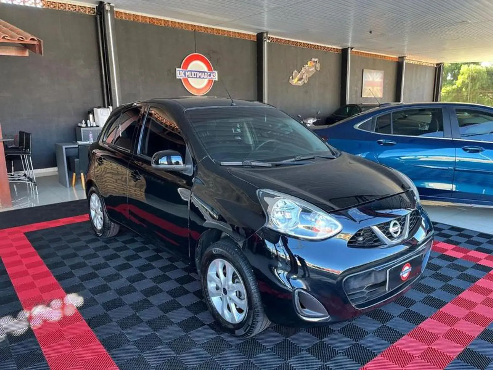 Carros pequenos e confiáveis:: Nissan March Usado