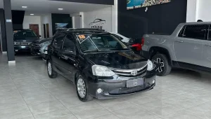 Carros práticos e confiáveis: Toyota Etios Usado 2