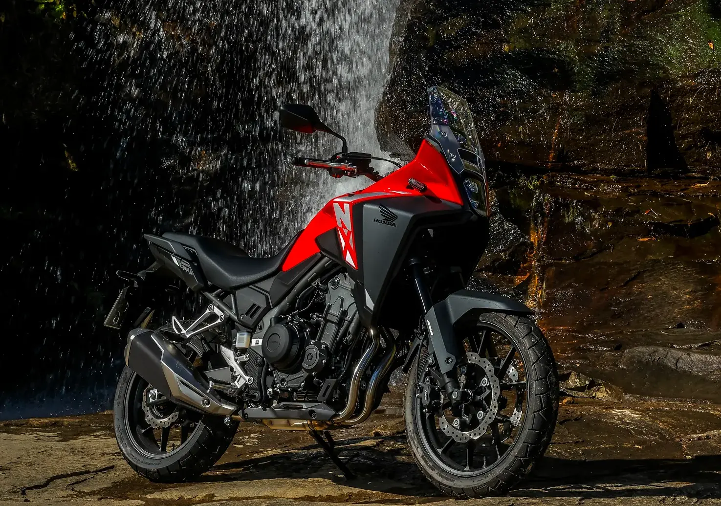 A Honda NX 500 assumiu a liderança no segmento maxtrail, em outubro