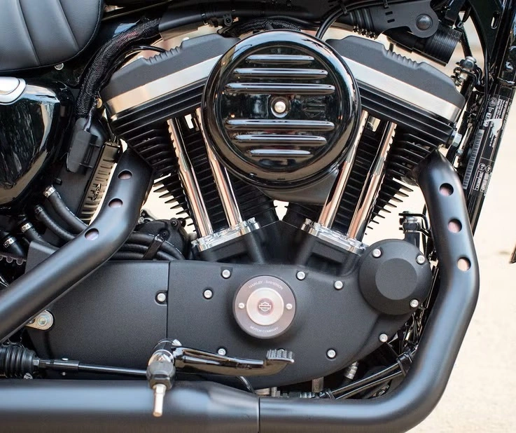 O motor Evolution da Harley-Davidson Sportster 883 é muito admirado pelos fãs da marca
