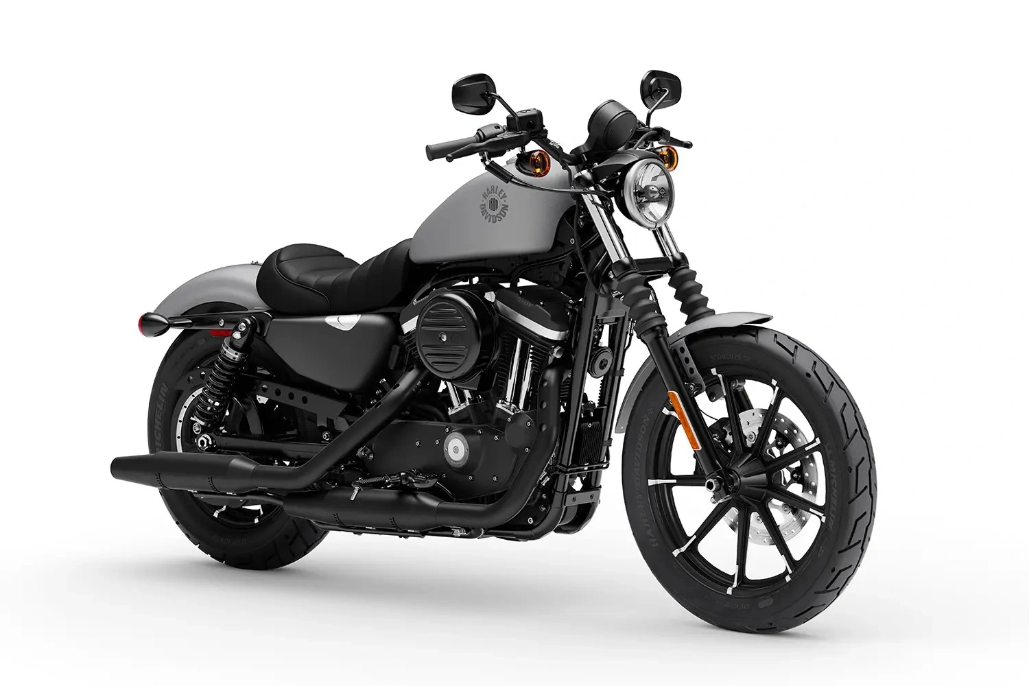 Na imagem, uma Harley-Davidson Sportster 883 ano 2016, já com o sobrenome Iron 2016 e aprimoramentos importantes