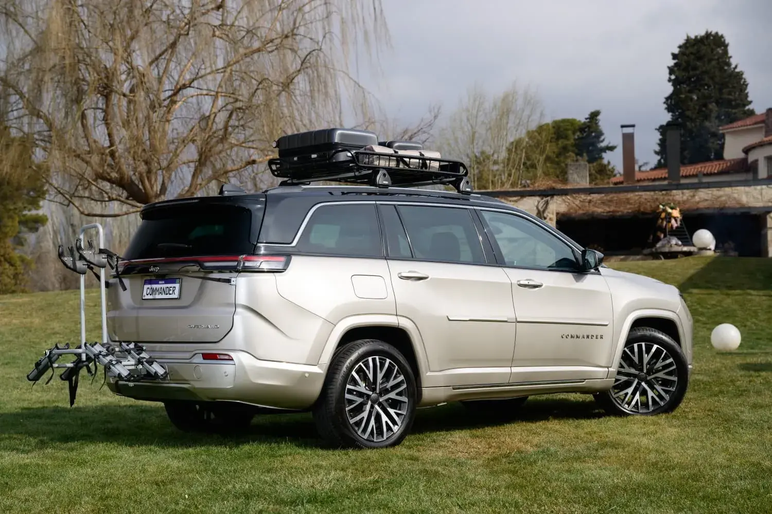 Jeep Commander 2026 ganha mais de 40 acessórios