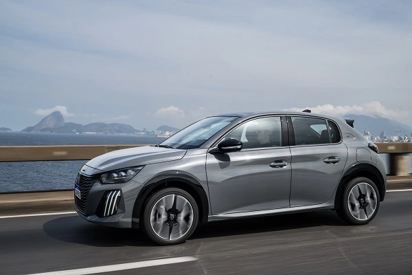 Peugeot 208 Hybrid 2026