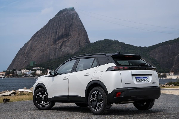 Peugeot: assim como o hatch 208, o SUV 2008 passou a ter motorização híbrida leve