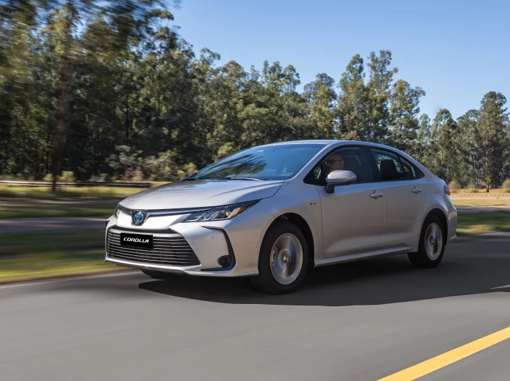 Corolla GLi Hybrid PcD chega antes do Yaris Cross