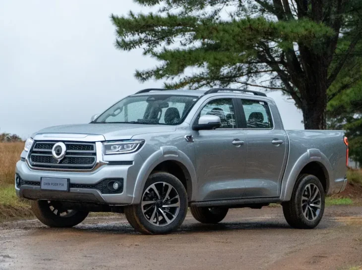 Poer P30: preço competitivo e bem equipada