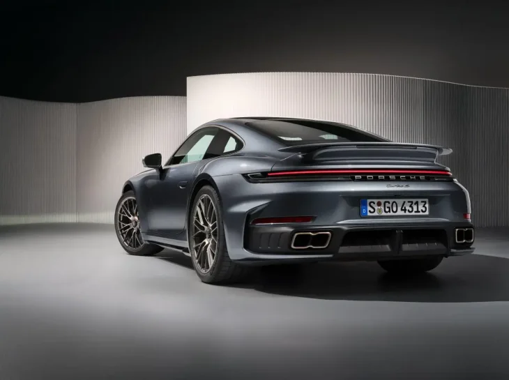 Novo Porsche 911 Turbo S 2025 entra em pré-venda
