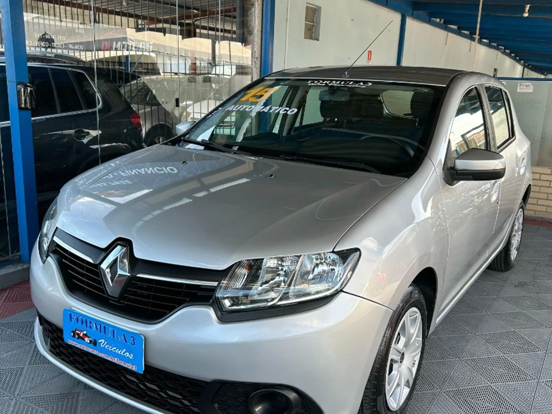 Renault Sandero teve opção de câmbio automatizado chamado Easy-R. Depois ganhou câmbio automático.