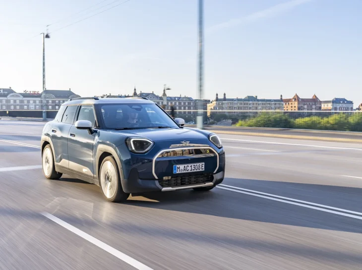 Mini celebra 25 anos do "Mini moderno"