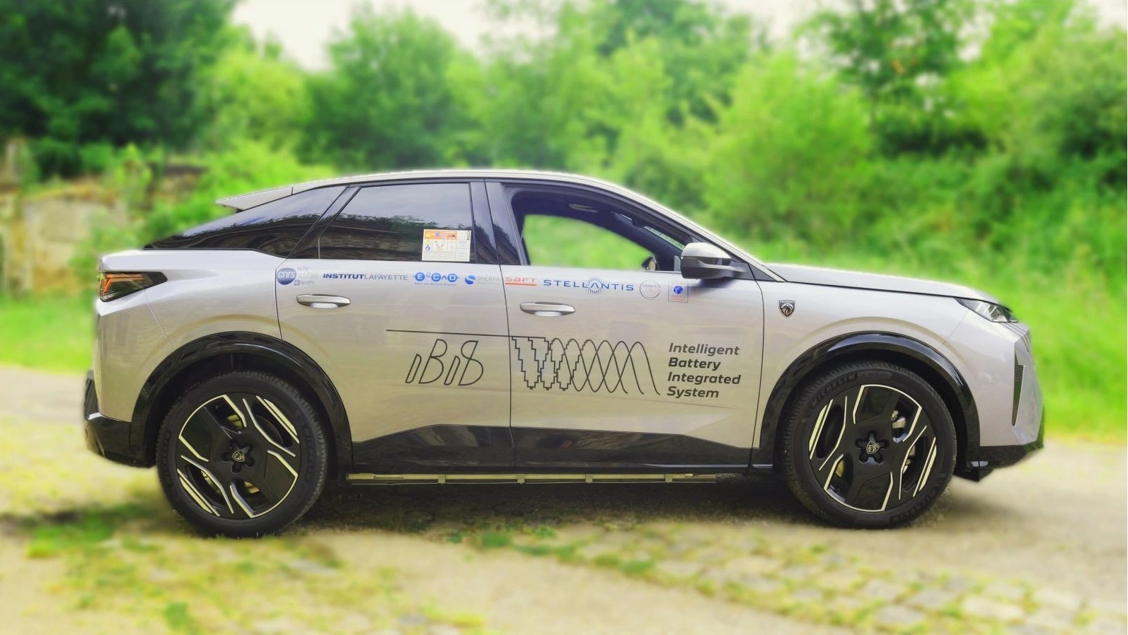 Peugeot e-3008: Stellantis testa nova tecnologia de bateria