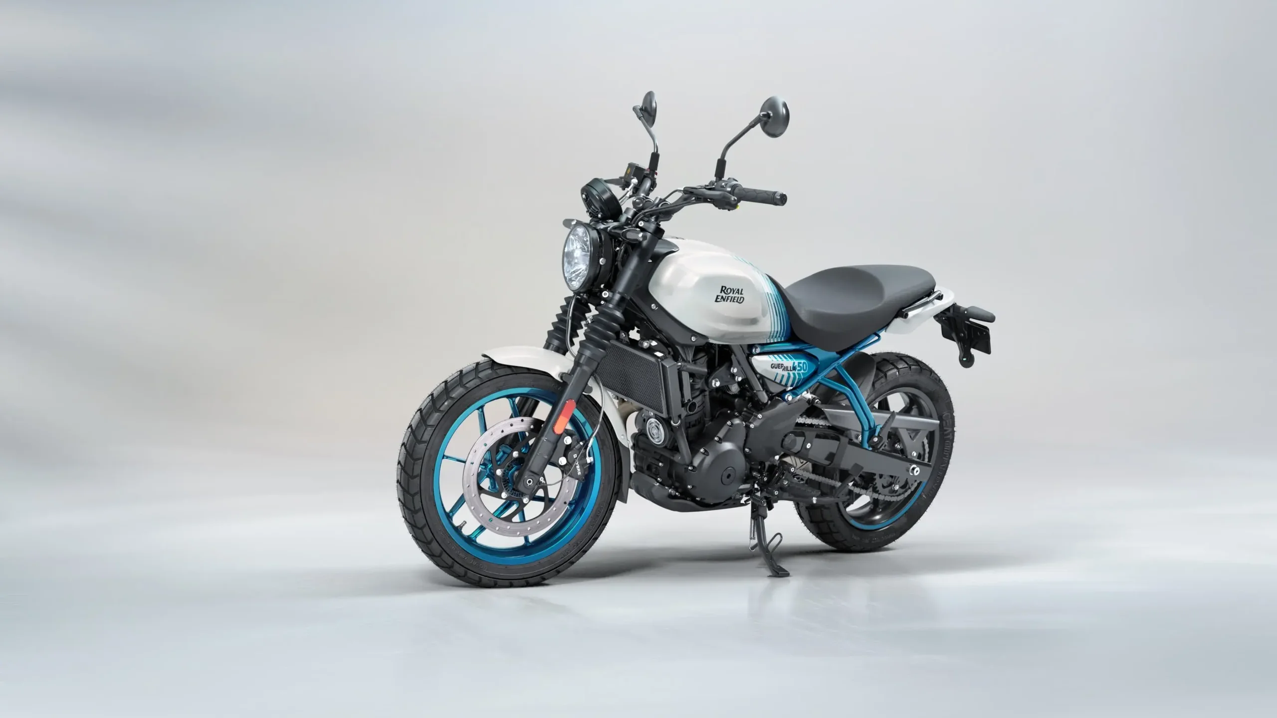 Royal Enfield Guerrilla 450 Brava Blue (1)