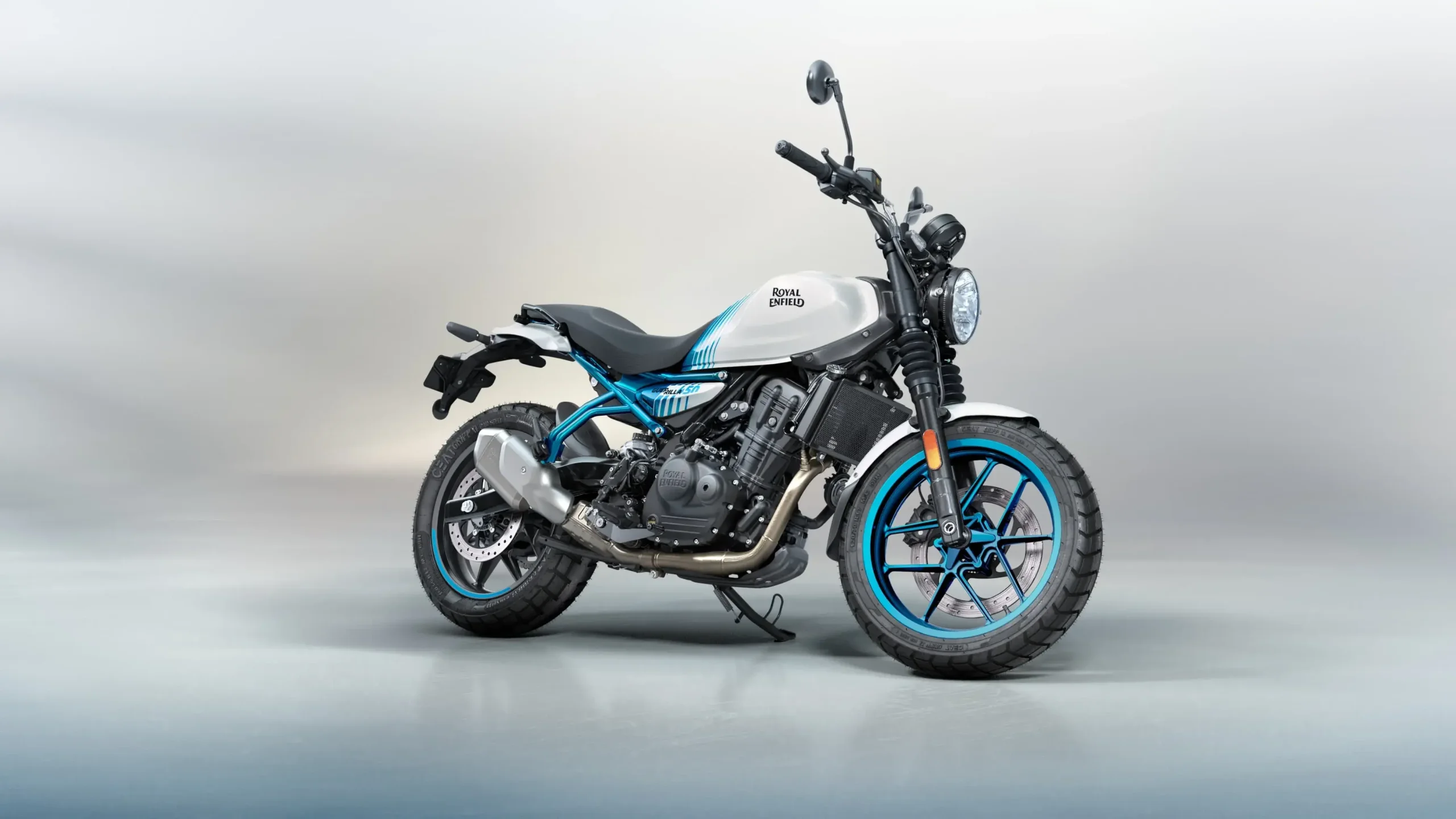 Royal Enfield Guerrilla 450 Brava Blue (2)