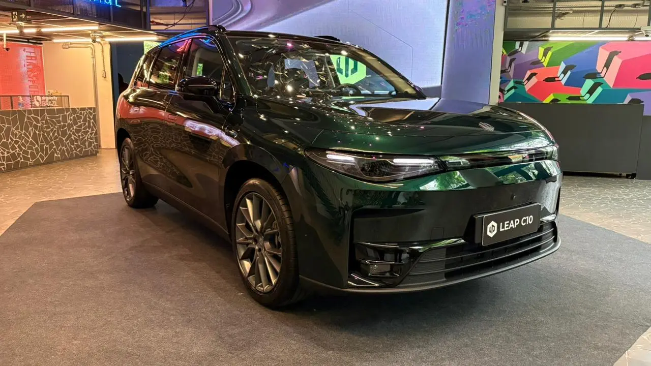 O Leapmotor C10 REEV tem um motor a combustão que funciona como gerador para o motor elétrico