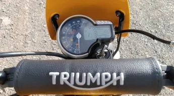 O painel de instrumentos também é o mesmo da X: ainda nada de TFT...