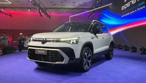 Volkswagen Taos 2026 na cor branca com teto preto em posição 3/4 de frente