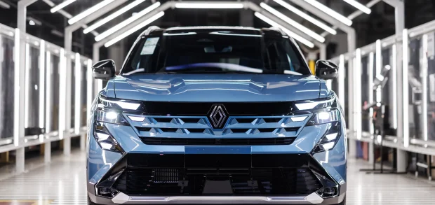 Renault Boreal saindo da linha de montagem da fábrica de São José dos Pinhais (PR).