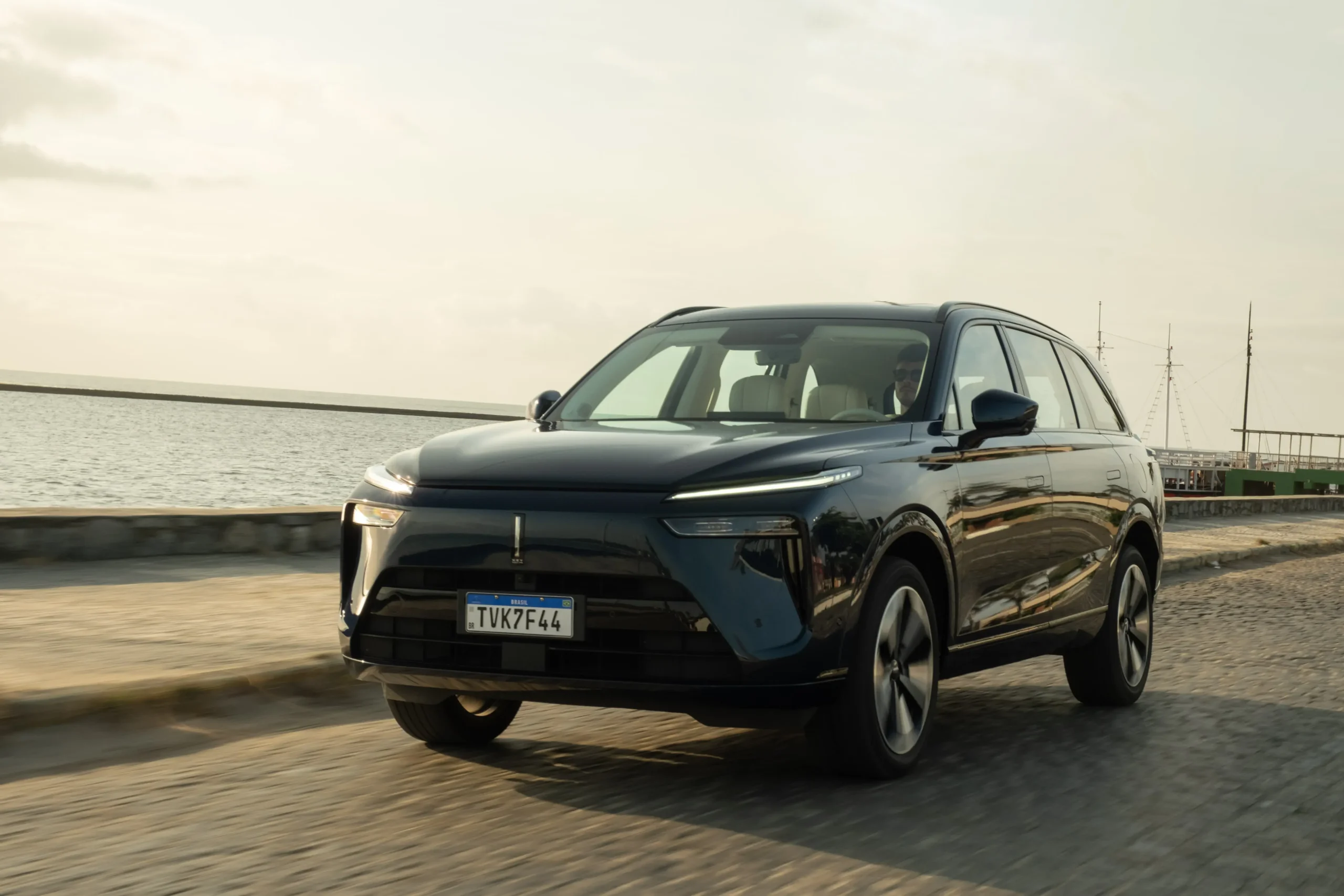 O Wey 07 tem 517 cv de potência, 83,6 kgfm de torque e pode acelerar de zero a 100 km/h em 4,9 segundos