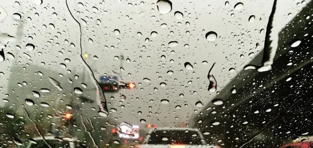 Confira dicas preciosas para proteger o seu carro da chuva