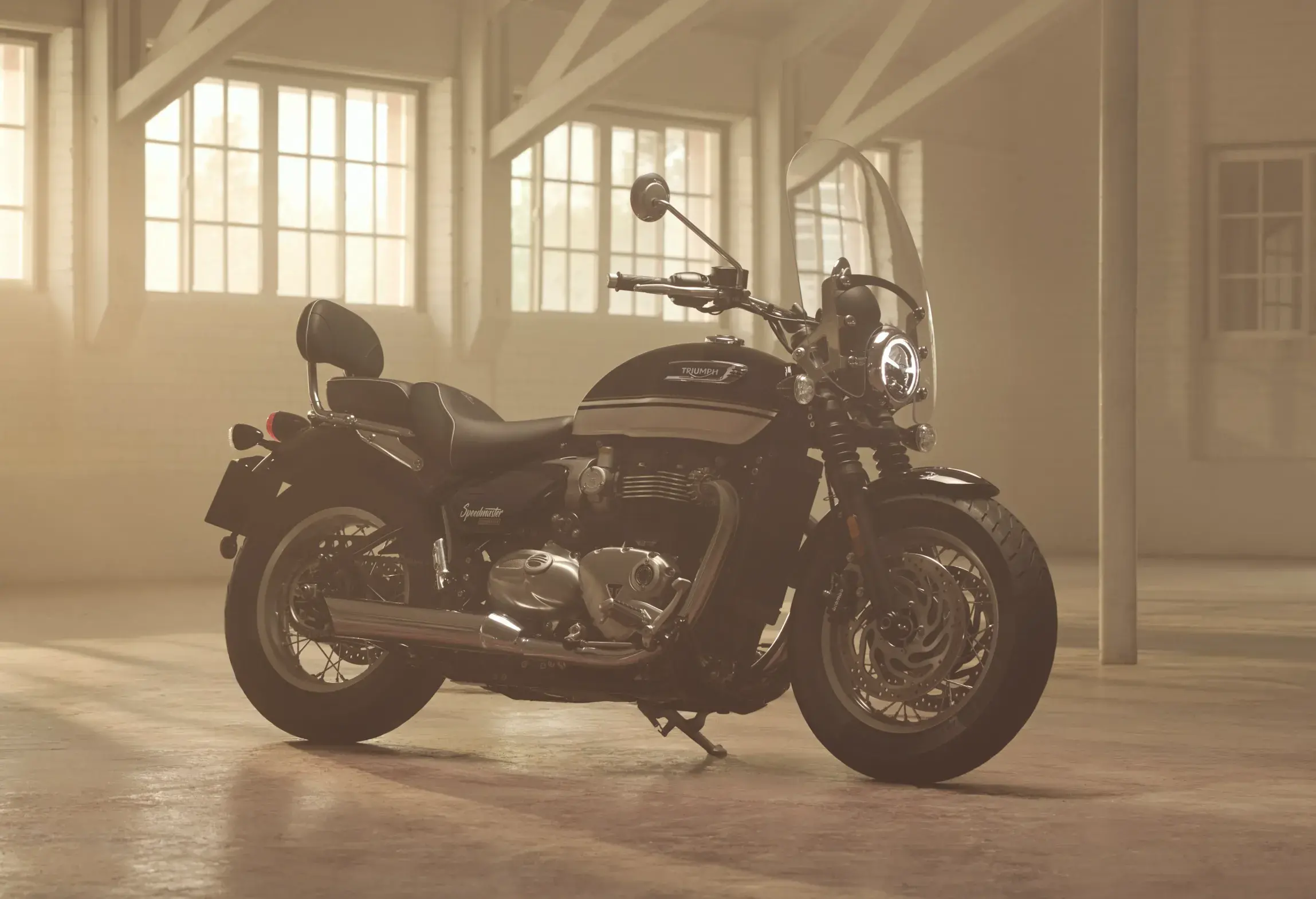 A custom Speedmaster pertence à família Bonneville e ganhou bancos mais largos